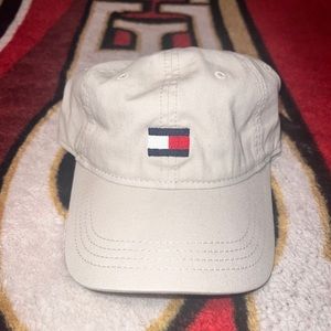 Tommy Hilfiger hat